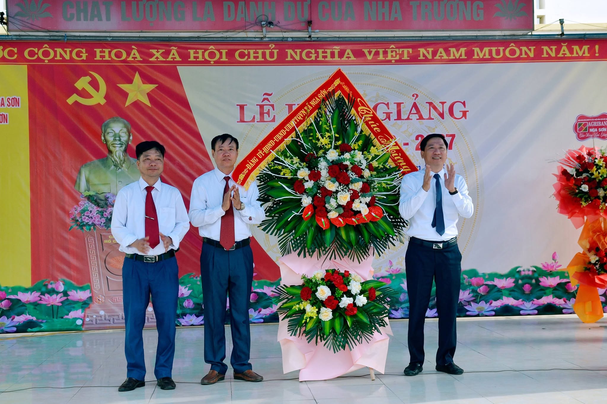 Anh-tin-bai